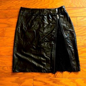 A dress that is all black that zips down.